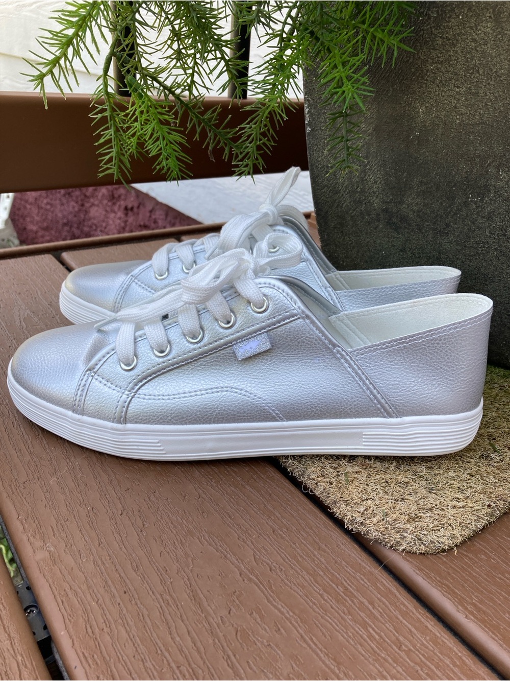Rocket Dog size 11 Zandra silver sneakers EUC
